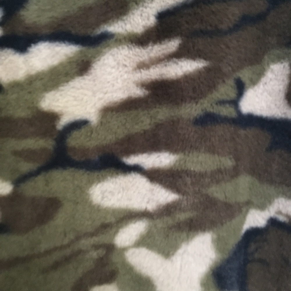 Lucky & Blessed Women’s Faux Fur Camouflage Vest Size 3X - Picture 4 of 6